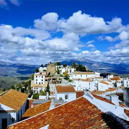 度假居 Casa Jose -beautiful Village House- Jacuzzi Included-views-bbq-aircon-wifi