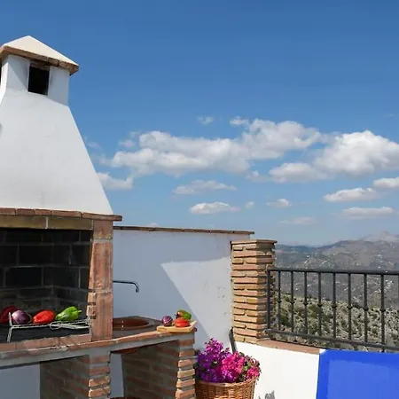 Casa Jose -beautiful Village House- Jacuzzi Included-views-bbq-aircon-wifi 度假居