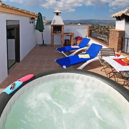Casa Jose -beautiful Village House- Jacuzzi Included-views-bbq-aircon-wifi 度假居