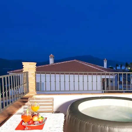 Casa Jose -beautiful Village House- Jacuzzi Included-views-bbq-aircon-wifi *