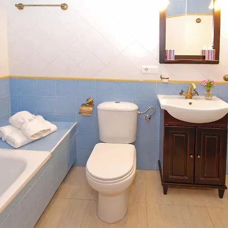 Casa Jose -beautiful Village House- Jacuzzi Included-views-bbq-aircon-wifi * Comares