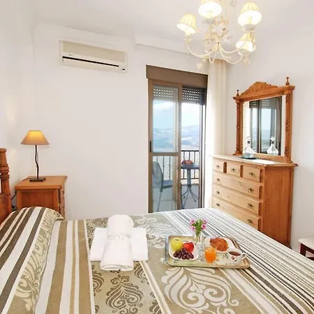 Casa Jose -beautiful Village House- Jacuzzi Included-views-bbq-aircon-wifi * Comares