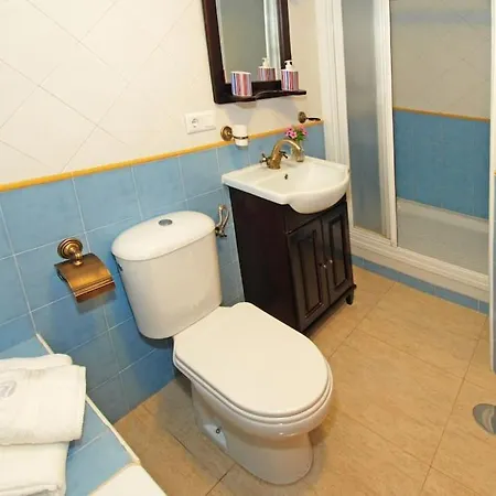 Casa Jose -beautiful Village House- Jacuzzi Included-views-bbq-aircon-wifi 度假居 Comares