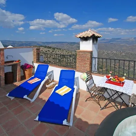 Casa Jose -beautiful Village House- Jacuzzi Included-views-bbq-aircon-wifi