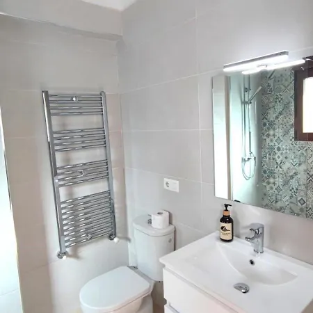 Casa Jose -beautiful Village House- Jacuzzi Included-views-bbq-aircon-wifi 度假居 *