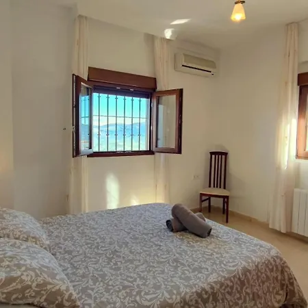 度假居 Casa Jose -beautiful Village House- Jacuzzi Included-views-bbq-aircon-wifi